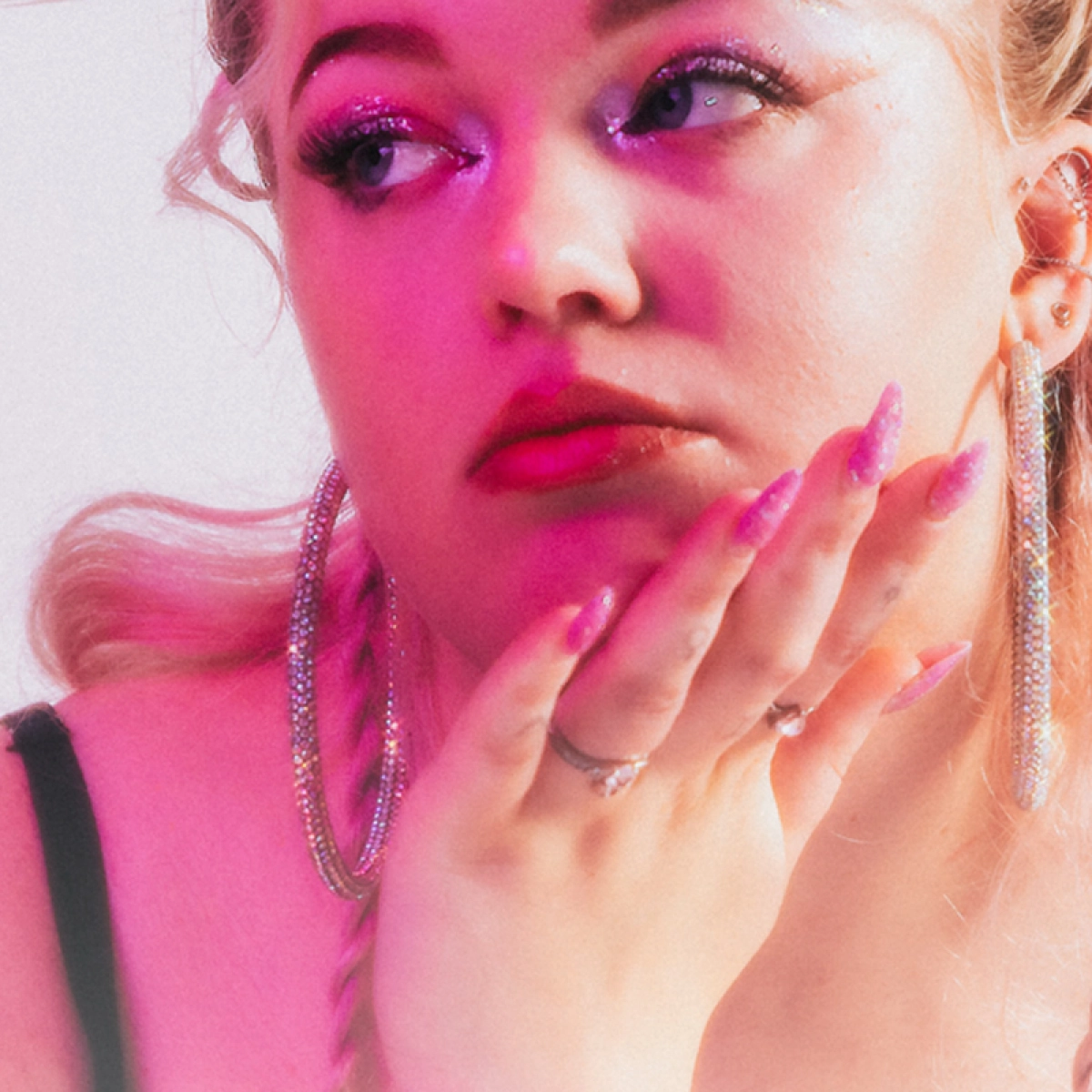 UP: Stinna x Yung Skin + Lis